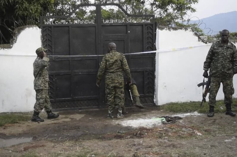 烏干達西部一所學校16日遭到與伊斯蘭國有關的戰士攻擊，死亡總數已增至37人。（法新社）