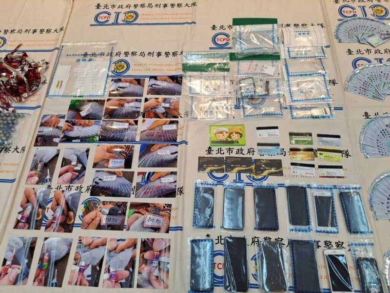 台北市警察局刑警大隊17日表示,破獲以陳姓男子為首的擄鴿集團,並查獲現金、被害鴿子照片等證物。(警方提供)中央社記者劉建邦傳真 112年6月17日