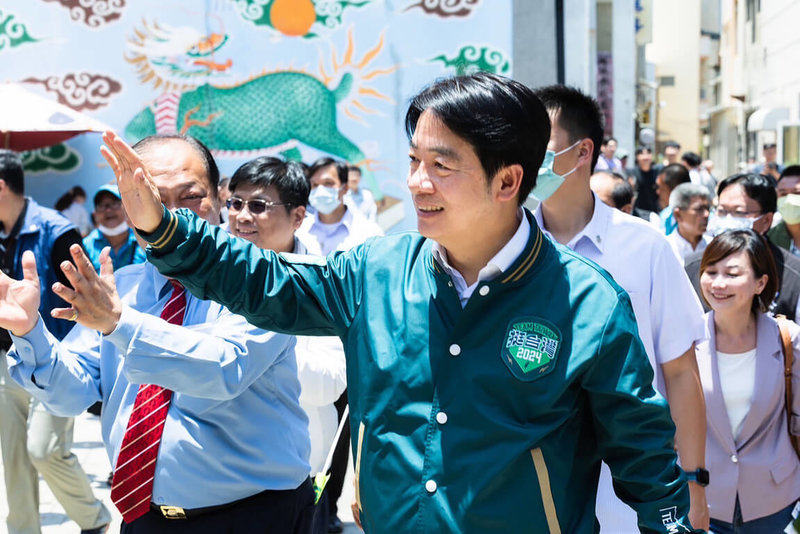 民進黨總統參選人賴清德競選辦公室18日表示，賴清德週末跑場時穿上Team Taiwan戰袍。（賴清德辦公室提供）中央社記者葉素萍傳真  112年6月18日