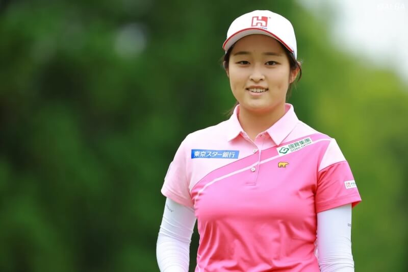 台灣超級新秀吳佳晏18日在日本女子職業高爾夫次級巡迴賽奪冠。（圖取自facebook.com/GiantWu0325yoyo）