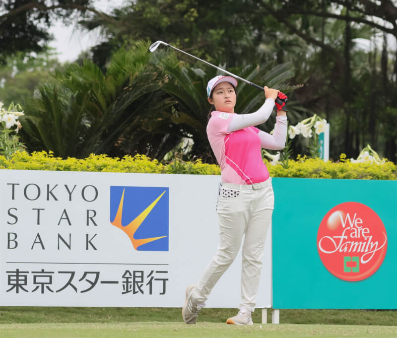 年僅19歲的台灣女子職業高爾夫好手吳佳晏（圖）18日在JLPGA次巡靜岡新聞SBS高球賽，拿到生涯首座日本職業賽事冠軍。圖為吳佳晏5月出賽中國信託女子公開賽。（中國信託提供）
