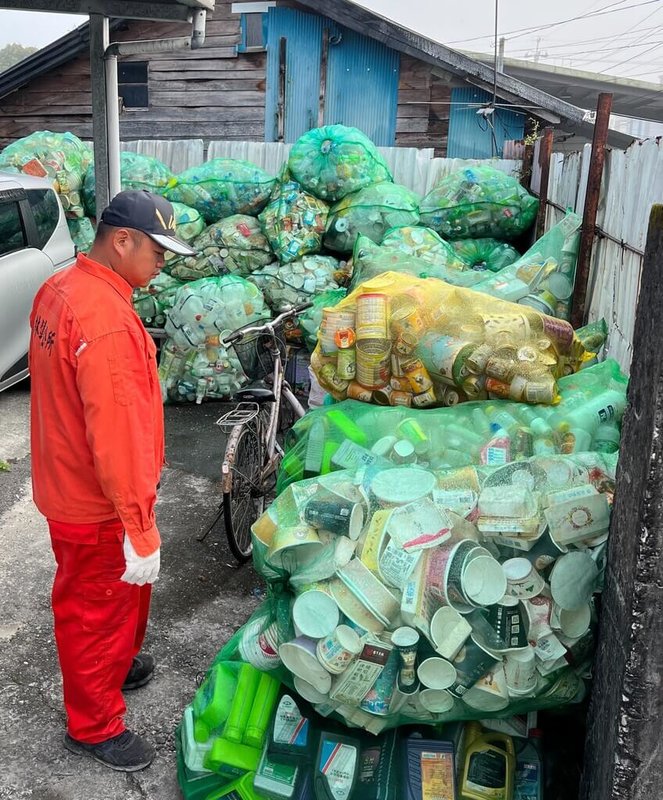 照顧弱勢資源回收個體戶，花蓮縣環境保護局112年度持續攜手各鄉鎮市公所清潔隊辦理「資收關懷計畫」，每人每月回收補助上限為新台幣5000元；至5月底累計補助338人次。（花蓮縣環保局提供）中央社記者李先鳳傳真  112年6月20日