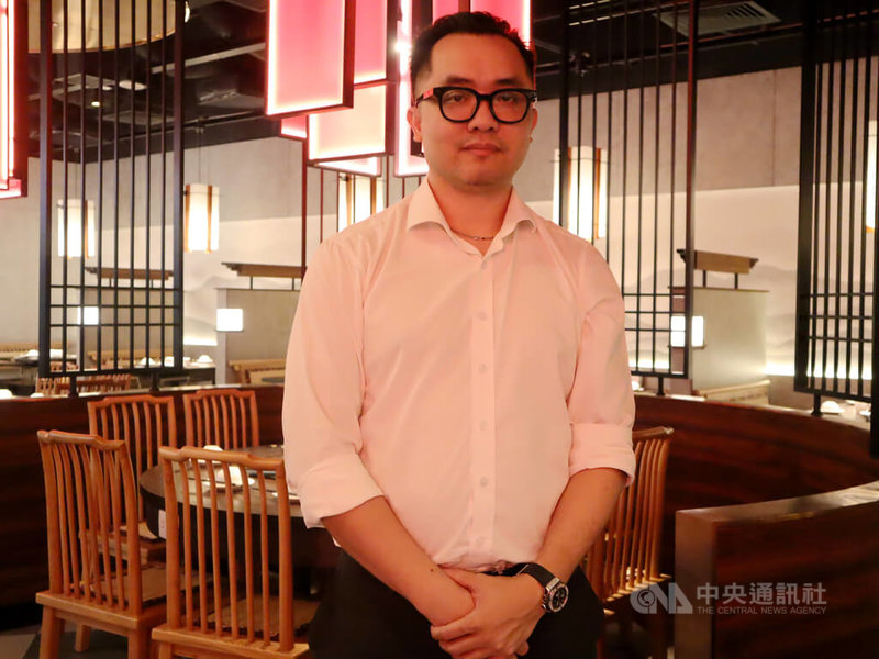 Goldsun Food執行長黎武明2018年到台灣排隊吃無老鍋,沒想到一吃就愛上,就這樣展開與鼎王餐飲集團的合作。他說,越南人很愛吃火鍋,來自台灣的風味火鍋可以補足越南火鍋市場的拼圖。中央社記者陳家倫河內攝 112年6月23日