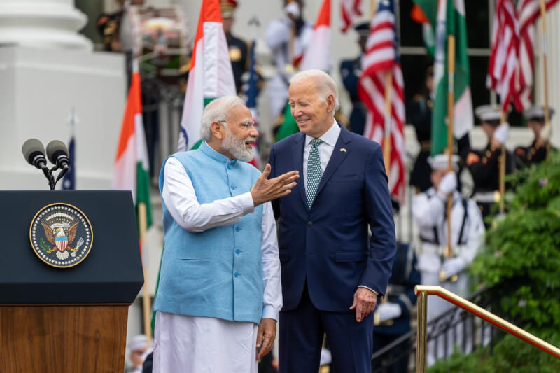 美國總統拜登（右）和印度總理莫迪（左）22日會談後發表聯合聲明，包括對東海和南海的緊張情勢升高，及對破壞穩定的舉動發出警告。（圖取自facebook.com/POTUS）