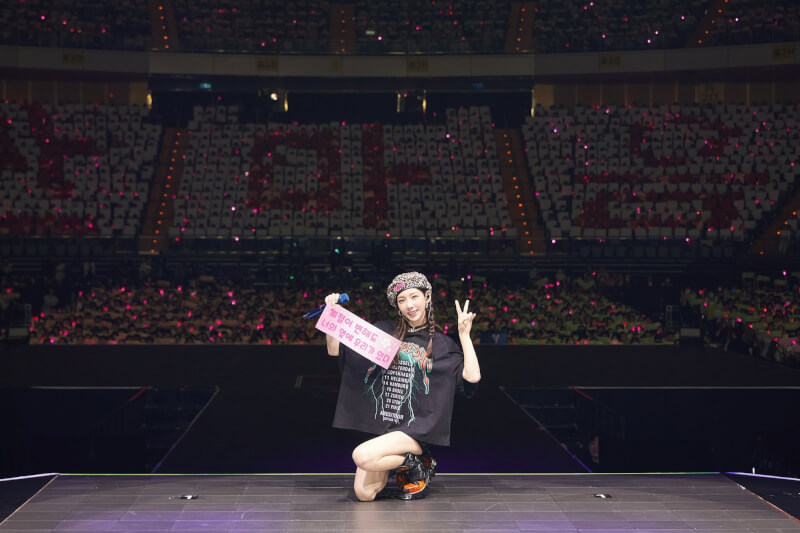 韓國人氣女團少女時代隊長太妍（圖）24日首度在台北小巨蛋開唱。（圖取自twitter.com/TAEYEONsmtown）