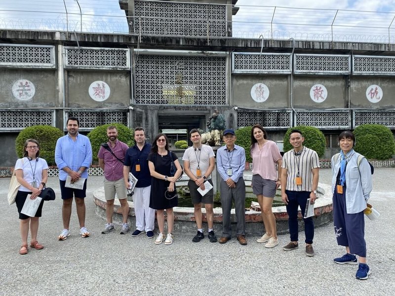 加拿大學者專家團成員參訪國家人權博物館，對台灣堅守民主、自由、人權、公義的核心價值印象深刻。  （駐加拿大代表處提供）中央社記者程愛芬溫哥華傳真  112年6月26日