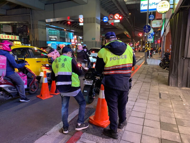 圖為新北環保局與警察局聯合辦理噪音車攔查。（圖取自新北市政府環境保護局網頁epd.ntpc.gov.tw）