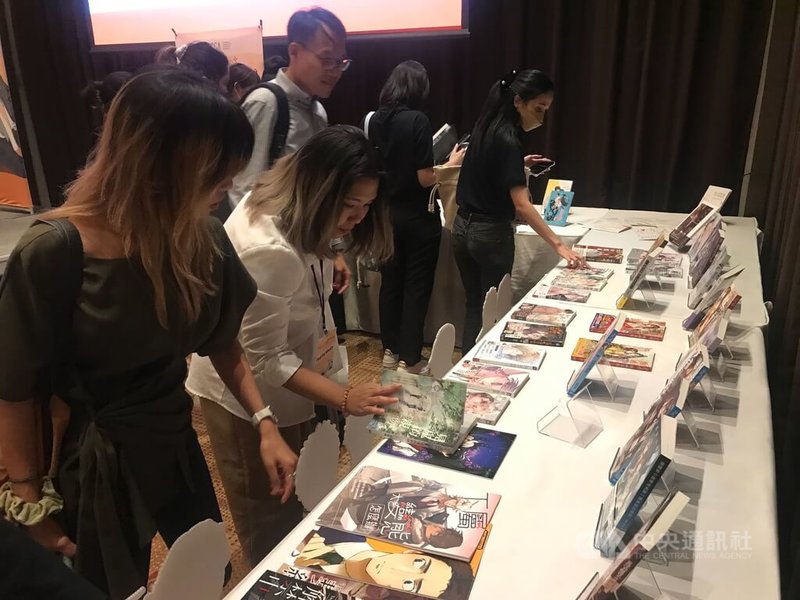 看準BL文化帶來的龐大商機，文化內容策進院28日在曼谷舉行推廣會，展示台灣原創BL漫畫作品，吸引許多泰國業者與會。中央社記者呂欣憓曼谷攝 112年6月28日