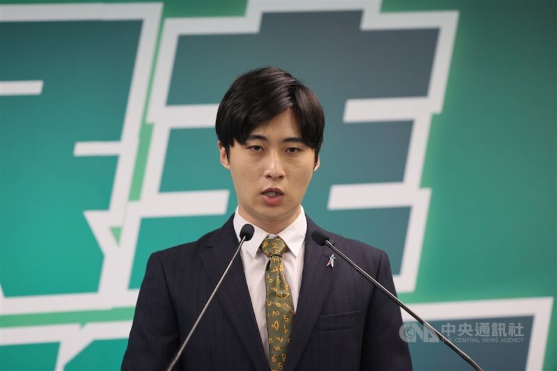 民進黨28日在中執會後舉行記者會,宣布第4波立委徵召提名,在苗栗縣第2選區確定與現任無黨籍縣議員曾玟學(圖)合作。中央社記者王飛華攝 112年6月28日