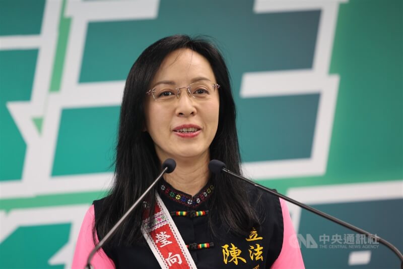民進黨28日在中執會後舉行記者會,宣布第4波立委徵召提名,平地原住民選區由現任立委陳瑩爭取連任。中央社記者王飛華攝 112年6月28日