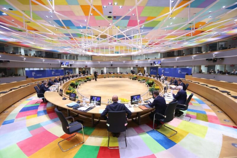 歐盟理事會30日在高峰會結論納入關切台海緊張情勢升高，表示反對任何片面以武力或脅迫改變現狀的企圖。圖為歐盟理事會會議廳。（圖取自twitter.com/BarendLeyts）