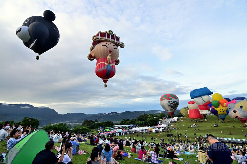 圖為台灣國際熱氣球嘉年華。中央社記者盧太城台東攝 112年6月30日