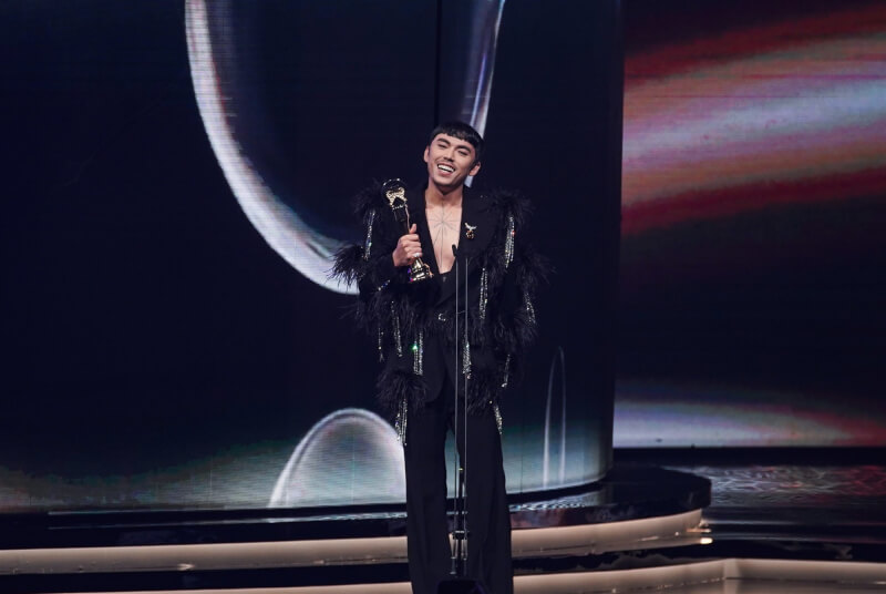 第34屆金曲獎1日頒獎，HUSH以「娛樂自己」奪下華語歌王。（台視提供）