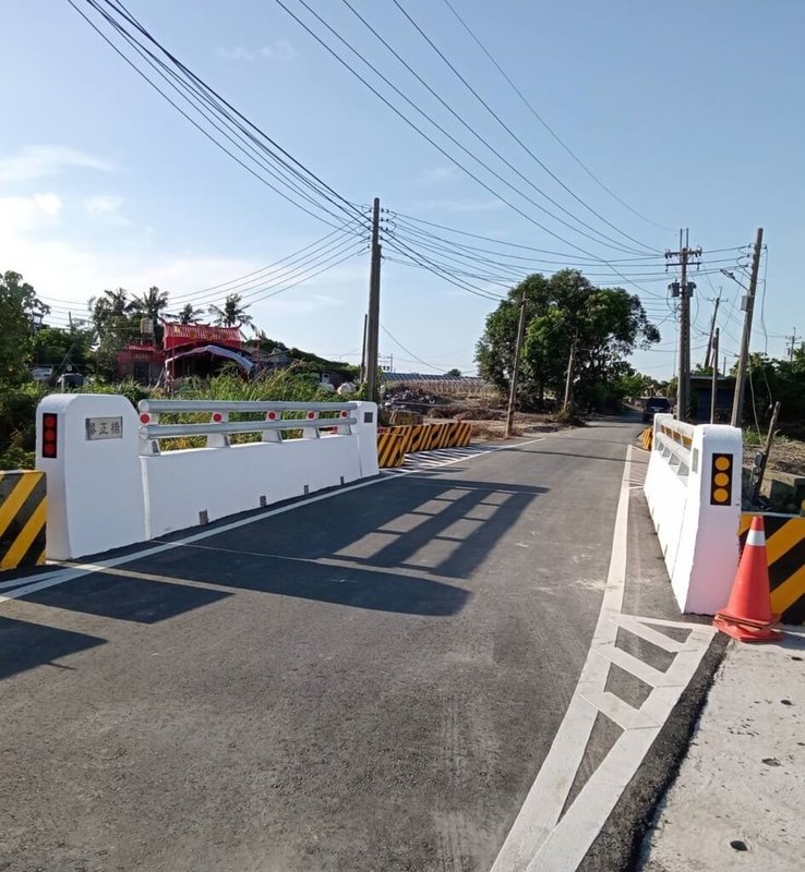 高雄市政府辦理路竹區華正橋重建工程，近期已完工開放通行。（高雄市工務局新建工程處提供）中央社記者蔡孟妤傳真  112年7月4日