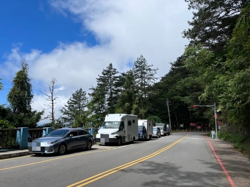 為避免民眾長期占用停車格，大雪山林道沿途停車格自8月1日起將開始收費。（東勢林管處提供）中央社記者趙麗妍傳真  112年7月5日