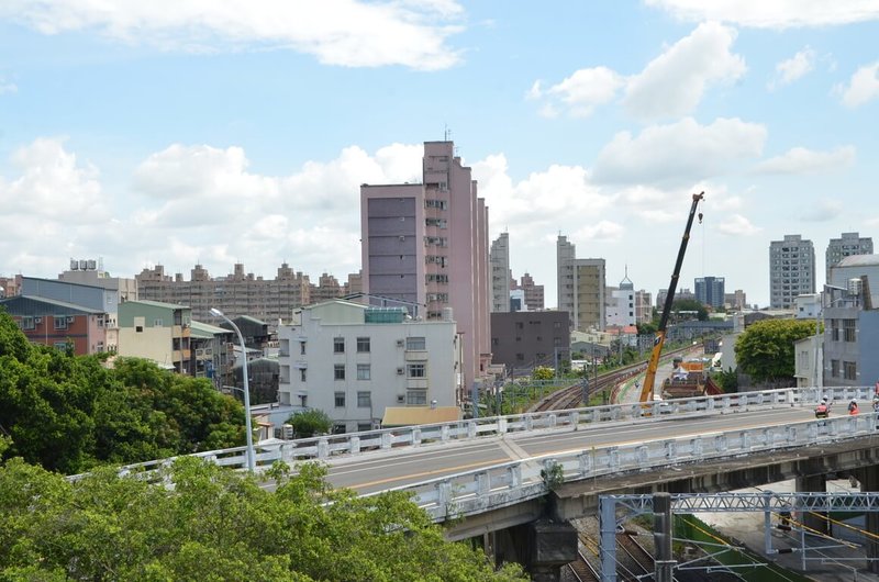 配合南鐵地下化施工，台南市北區交通要道開元陸橋5日起封橋拆除，工期3個月，當地交通預估將中斷2年。（台南市政府提供）中央社記者張榮祥台南傳真 112年7月5日