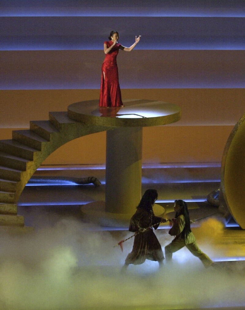 李玟2001年受邀在奧斯卡頒獎典禮演唱「臥虎藏龍」片尾曲「月光愛人」，成為首位在奧斯卡頒獎典禮演唱的華人歌手。（美聯社）