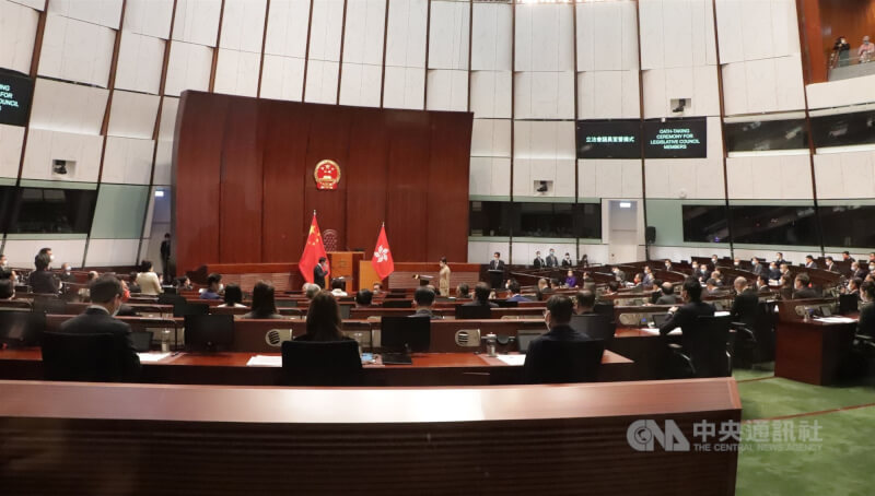 圖為2022年香港立法會議員宣誓就任情況。（中央社檔案照片）