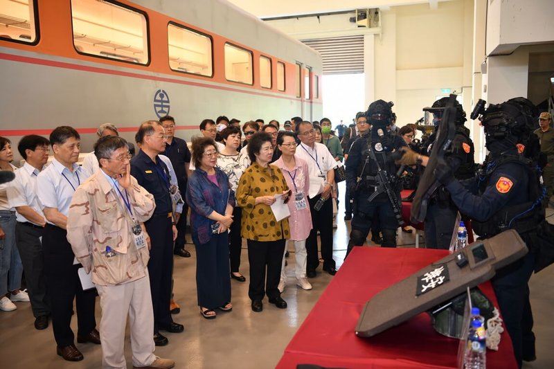 內政部警政署反恐訓練中心已啟用，監察院內政及族群委員會7日首度巡察維安人員訓練情形。（監察院提供）中央社記者賴于榛傳真  112年7月7日