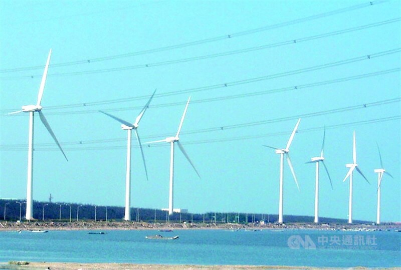 圖為雲林海邊風力發電設施。（中央社檔案照片）