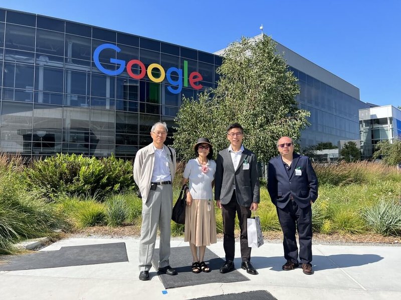 立委鍾佳濱（右2）參訪美國谷歌（Google）和應材（Applied Materials）等公司，期盼開拓台灣與國際廠商在太空產業領域合作機會。（周信結提供）中央社記者張欣瑜舊金山傳真  112年7月8日