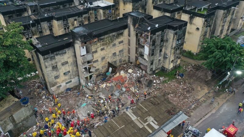 巴西東北部一棟公寓大樓7日清晨倒塌，造成至少8人喪命、5人失蹤。（路透社）