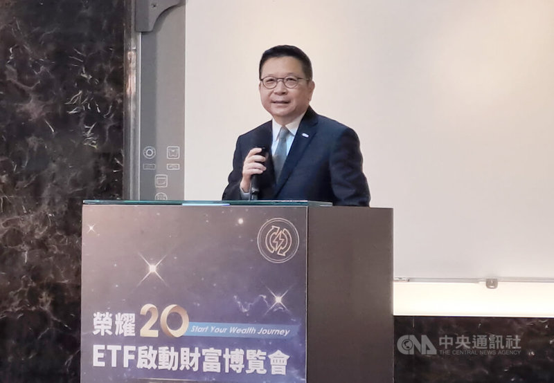 台灣證券交易所董事長林修銘10日在「榮耀20ETF啟動財富博覽會」展前記者會指出，ETF（指數股票型基金）必須因應時代、產業發展。中央社記者潘智義攝  112年7月10日
