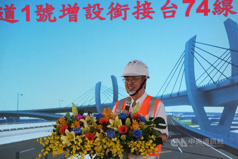 行政院長陳建仁10日到台中視察「國道1號增設銜接台74線系統交流道工程」時表示,整體工程預計民國113年5月完工,完成後台中市民能利用台74線直接行駛銜接國道1號,無須離開快速道路,解決大雅交流道周遭交通壅塞問題。中央社記者蘇木春攝 112年7月10日