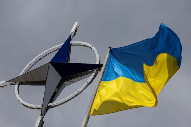 北約31國高峰會首日發布公報，盟國領導人同意簡化烏克蘭加入北約的程序，並將為烏克蘭特別設立一個雙邊理事會。（路透社）