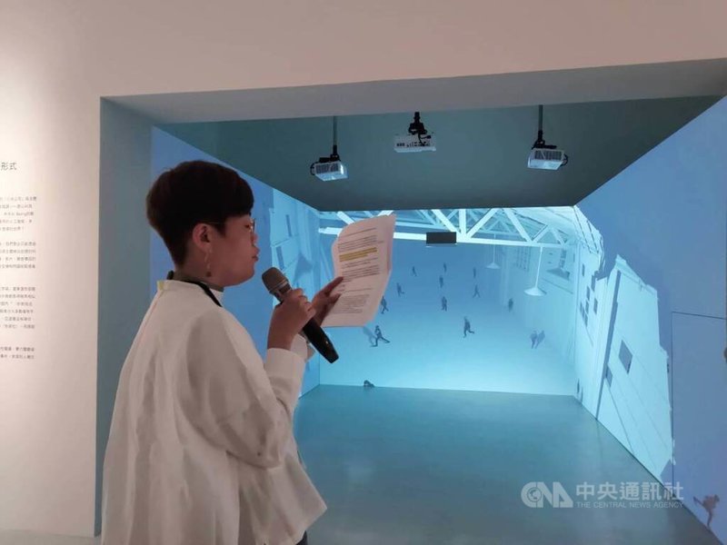 藝術家施懿珊個展「數位孿生技術下的未來判罰形式」15日將在台北市立美術館登場,並在作品中探討元宇宙的倫理道德議題,如性騷擾、霸凌等。中央社記者王寶兒攝 112年7月14日