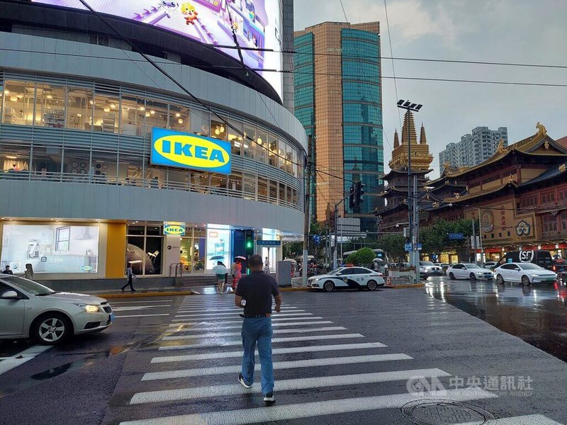 宜家（IKEA）13日宣布，年底將結束上海城市店的經營，指該店完成了階段性試點任務。這是宜家在中國首家位於城市中心的店面，在靜安寺附近，地處熱鬧的南京西路商圈。中央社記者張淑伶上海攝  112年7月16日
