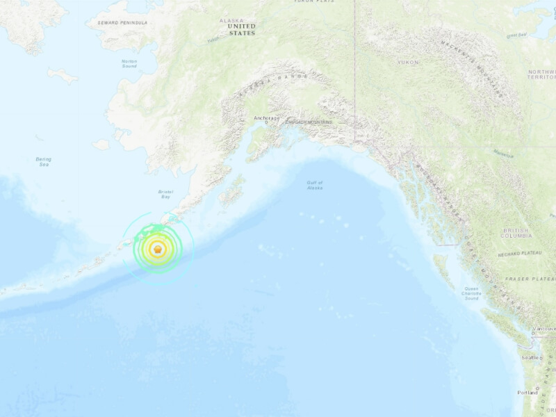 阿拉斯加半島地區16日發生規模7.4強震，有海嘯警報。（圖取自美國地質調查所網頁usgs.gov）