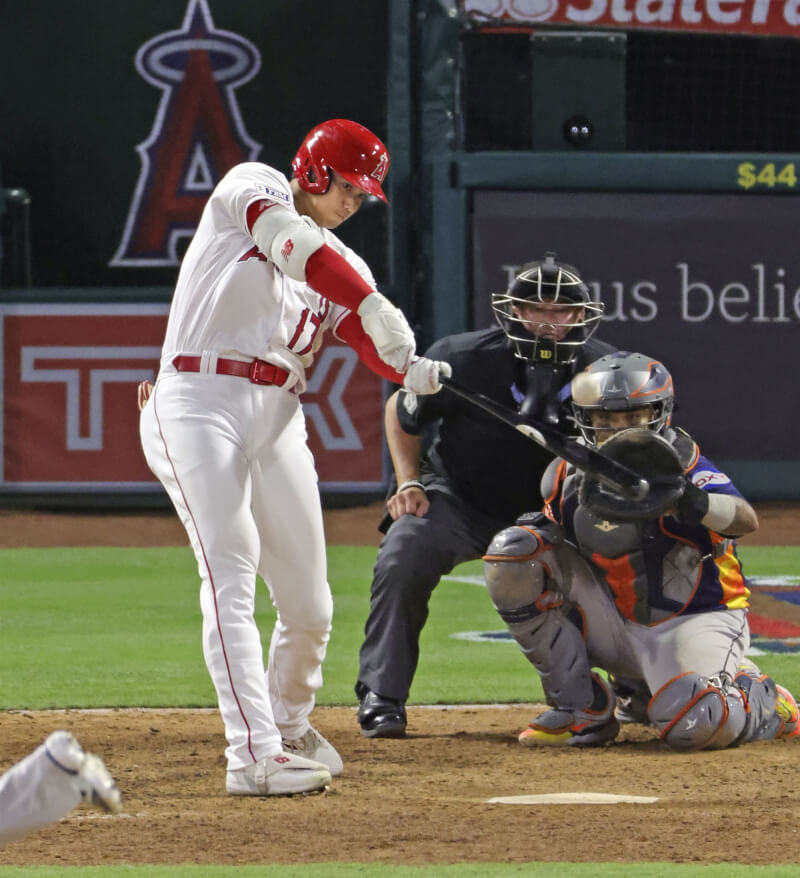 美國職棒大聯盟MLB洛杉磯天使二刀流球星大谷翔平16日在9局第5打席敲出個人本季第33支全壘打。（共同社）