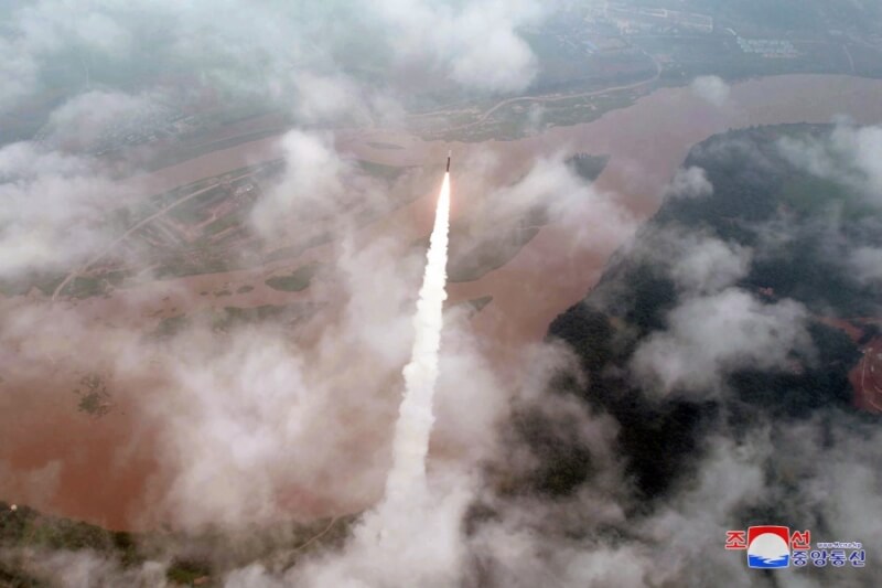 北韓13日表示已成功試射火星-18洲際彈道飛彈。（圖取自北韓中央通信社網頁kcna.kp）