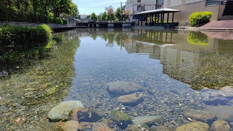 宜蘭縣冬山鄉松樹門湧泉區6月枯水期時一度遭人傾倒廚餘，除影響水質也飄散異味，經兩度清理後已在7月初回復原有水質。（冬山鄉公所提供）中央社記者沈如峰宜蘭縣傳真  112年7月18日