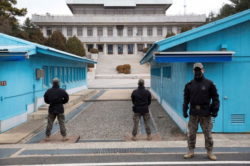 圖為3月南韓士兵在板門店站崗。（路透社）