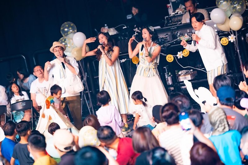 台灣樂團「旺福」16日在高雄舉辦首場「福搖直上」演唱會，挑戰在演唱會設置兒童遊憩區，並走入觀眾席唱跳。（旺福愛你提供）中央社記者王心妤傳真  112年7月19日