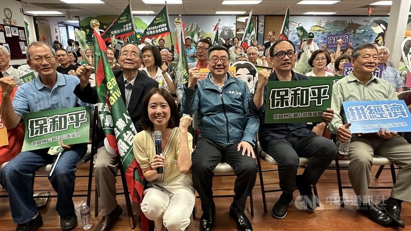 前民進黨主席卓榮泰結束紐約行程後，17日抵達舊金山，18日晚間出席「北加州信賴台灣後援會」授旗誓師大會，盼台美人凝聚力量，讓執政價值獲得肯定。中央社記者張欣瑜舊金山攝 112年7月19日