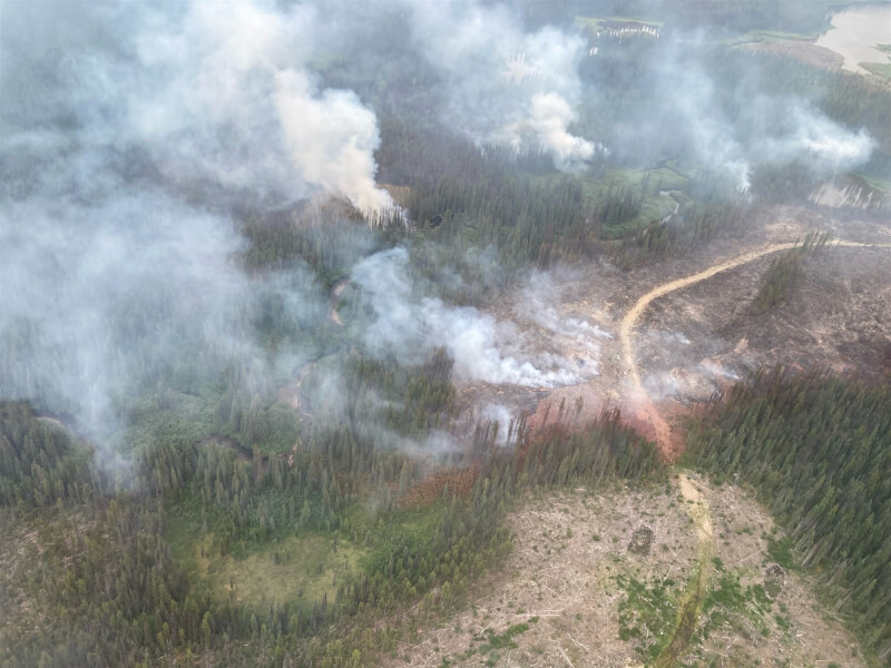 加拿大西部卑詩省18日表示，野火燒毀面積已經創下歷史新高。（圖取自twitter.com/bcgovfireinfo）