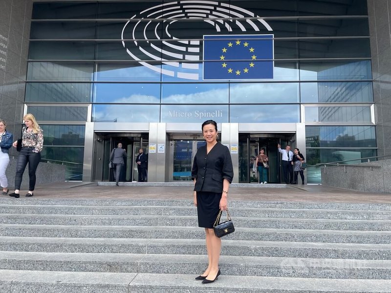 吳欣盈獲立法院推派成為首位在歐洲議會公聽會發言的台灣立委，她在會中不時舉手爭取回應機會。中央社記者田習如布魯塞爾攝 112年7月19日