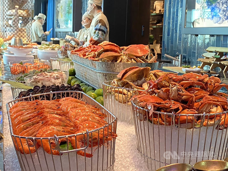 全台最貴的Buffet餐廳饗A Joy將於23日進駐台北101大樓86樓,店內食材採用不少台灣漁港的海鮮。中央社記者余曉涵攝 112年7月20日