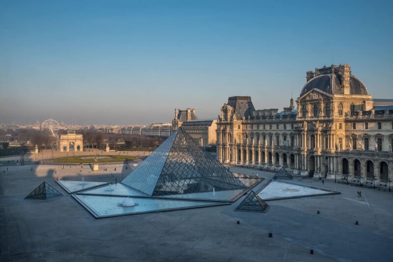 世界4大博物館之首的羅浮宮每年迎來大批觀光客，除法國本身藝術品之外，希臘羅馬、埃及等文物更是珍貴資產。（圖取自facebook.com/museedulouvre）