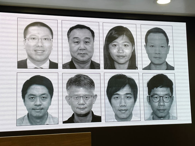 香港警方國安處3日高調懸賞通緝8名被指違反國安法的海外港人，政治評論員劉銳紹21日對此表示，官方旨在震懾及阻嚇，能否拘捕該8人並非重點。圖為港警3日發布的通緝照片。（中通社提供）中央社 112年7月21日