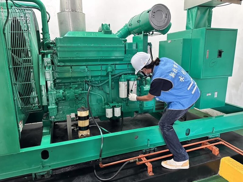 颱風杜蘇芮逼近,新北市政府水利局為減少積淹水等災情,23日進行抽水機組相關整備工作,積極防颱。(新北市水利局提供)中央社記者王鴻國傳真 112年7月23日