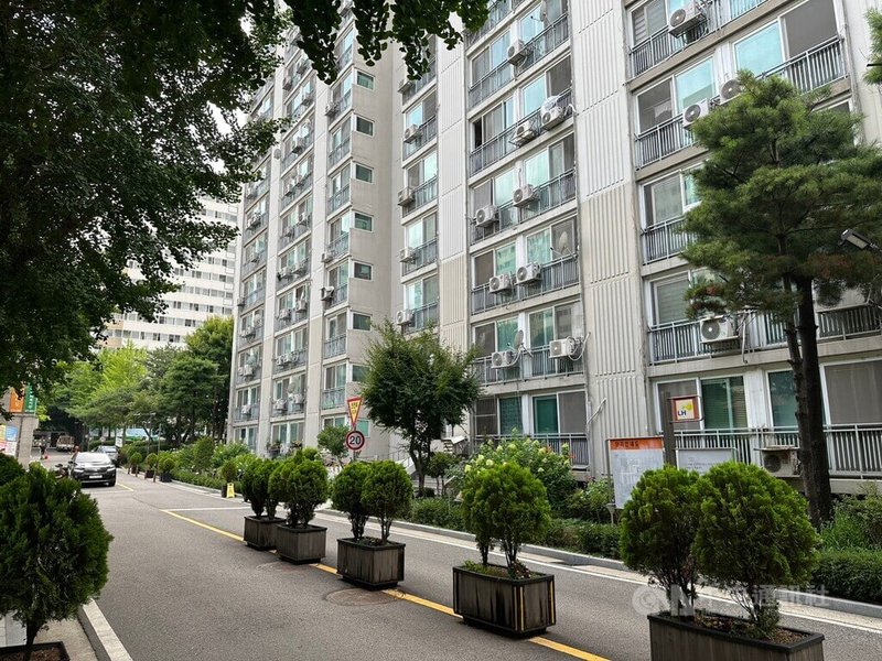 身處韓國首爾，即便暫時買不起房，年輕人、新婚夫婦也有機會透過抽選方式，以低於市價的租金入住位處市中心、機能便利的社會住宅。中央社記者廖禹揚攝 112年7月23日
