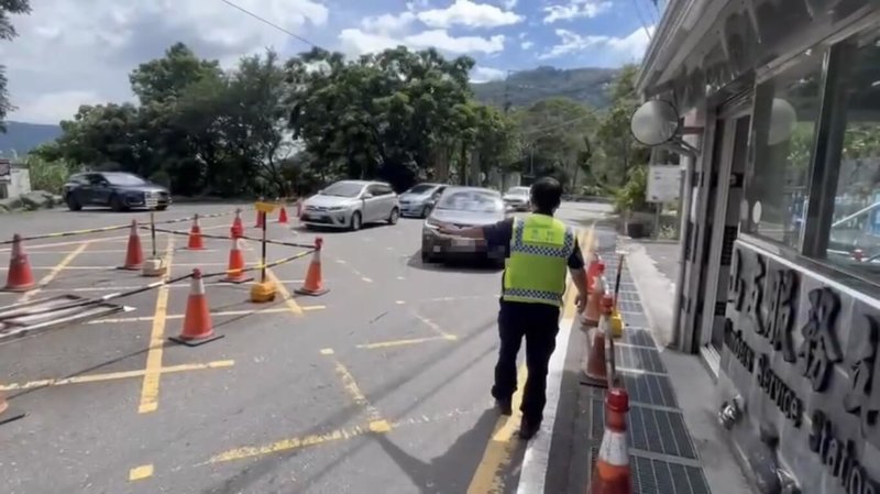 颱風杜蘇芮來襲,為維護民眾生命財產安全,屏東警方在三德檢查所實施入山管制。(里港警分局提供)中央社記者李卉婷傳真 112年7月25日