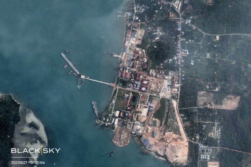美國商業影像公司BlackSky持續監測中國在柬埔寨雲壤海軍基地的施工，根據衛星照片顯示，碼頭幾乎快要完工。（圖取自BlackSky網頁blacksky.com）