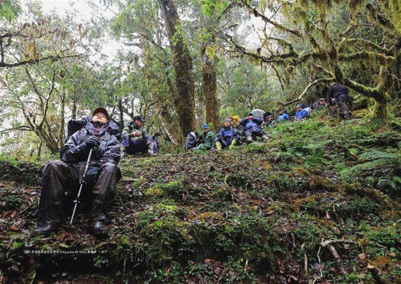 知名山岳攝影師、網紅作家雪羊2022年跟著一群布農青年，循著祖先因日本人「集團移住政策」而遷徙的腳印，從花蓮馬遠部落徒步跋涉，回到南投丹大的老家。近期完成「記憶砌成的石階」一書。（寶瓶文化提供）中央社記者邱祖胤傳真 112年7月26日