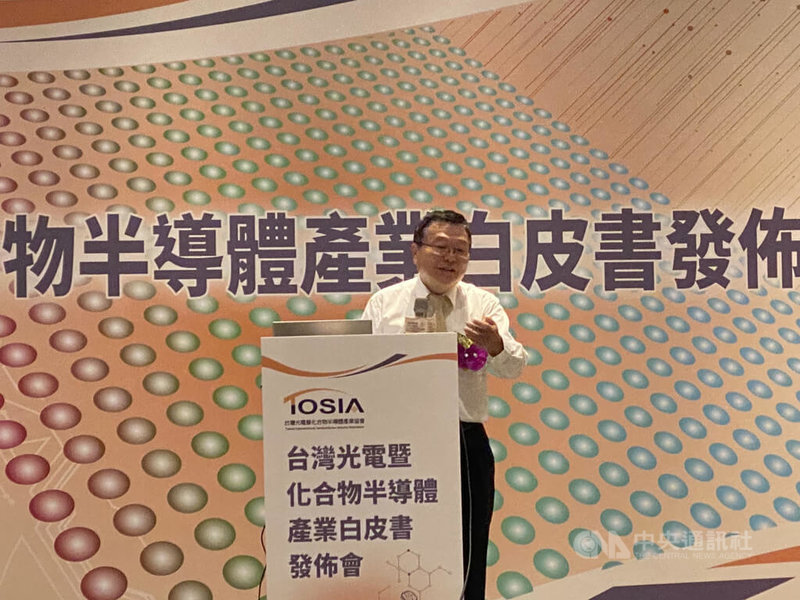 台灣光電暨化合物半導體產業協會（TOSIA）27日召開白皮書發布記者會，理事長汪秉龍致詞時表示，台灣LED光電業在不斷尋求差異化利基市場下，發展很成熟，加上Micro LED量產應用，為產業帶來新契機，引領台灣光電產業邁向世界舞台。中央社記者賴言曦攝  112年7月27日