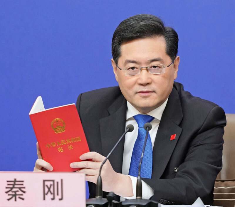 消失在公眾面前整整1個月的中國國務委員秦剛，確定卸下外長職務。（共同社）